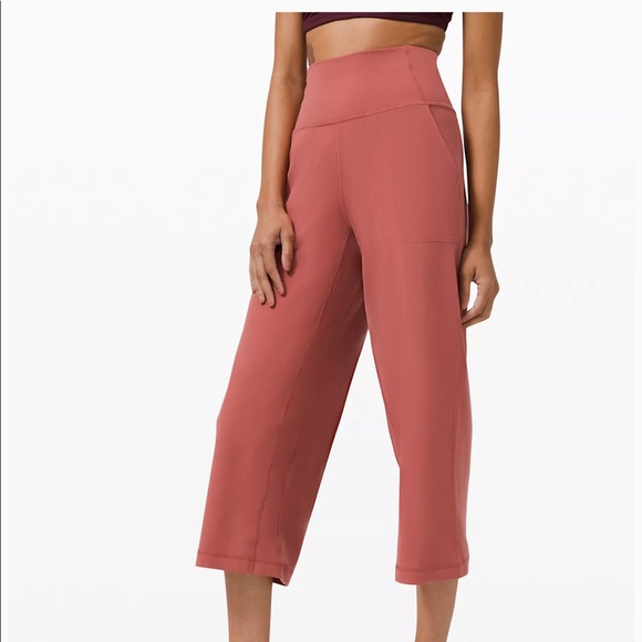 Brand new lulu align crops size 8